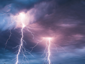 مقتل 3 سوريين ضربتهم صاعقة برق في بلغاريا