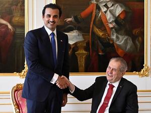 تقرير: أمير قطر يقطع زيارته الى التشيك