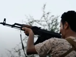 اليمن.. مقتل ثلاثة مدنيين وجندي بانفجارين في الحديدة وأبين