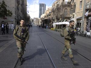 جنود اسرائيليون ضمن دورية عسكرية راجلة في القدس