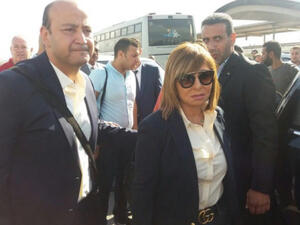 وفد اعلامي مصري يضم عمرو أديب ولميس الحديدي يصل غزة