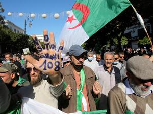 مظاهرات حاشدة بالجزائر
