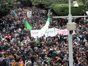 تظاهرة حاشدة لأنصار الحراك في العاصمة الجزائرية