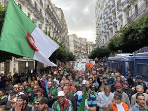 امتلأت شوارع العاصمة الجزائرية بالمحتجين في الجمعة السادسة والثلاثين من التظاهرات