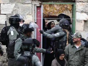 إسرائيل تُخطر عائلة مقدسية بطردها من منزليها في الشيخ جراح