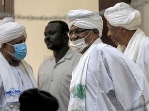 نقل عمر البشير من السجن إلى المستشفى لإجراء فحوصات عاجلة