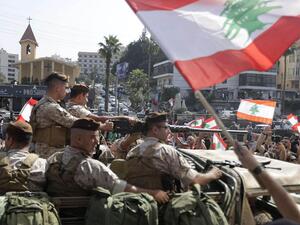 الجيش اللبناني بين المتظاهرين