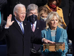 بايدن يؤدي القسم رئيسا للولايات المتحدة