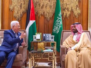 ولي العهد السعودي الأمير محمد بن سلمان خلال ا ستقباله الرئيس الفلسطيني محمود عباس الخميس 