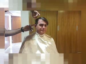 بولسونارو عند الحلاق