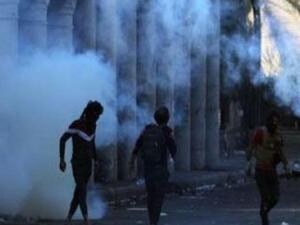 المتظاهرون يستعيدون السيطرة على ثالث جسر في بغداد