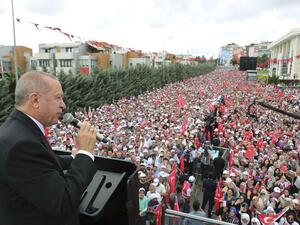 الرئيس التركي رجب طيّب إردوغان خلال مهرجان انتخابي في اسطنبول