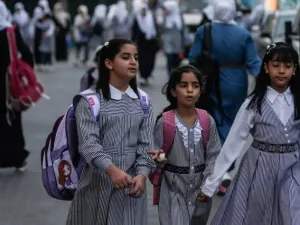 تلاميذ غزة يعودون لمدارسهم رغم الكورونا