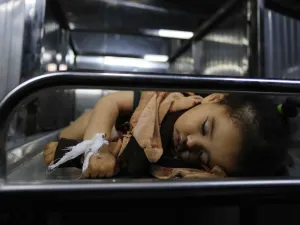 رضيعة فلسطينية استشهدت مع امها الحامل في القصف الاسرائيلي العشوائي على غزة