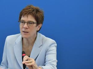 وزيرة الدفاع الألمانية أنيجريت كرامب كارينباور