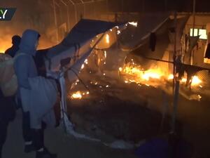 حريق واشتباكات في مخيم للمهاجرين بجزيرة ليسبوس اليونانية