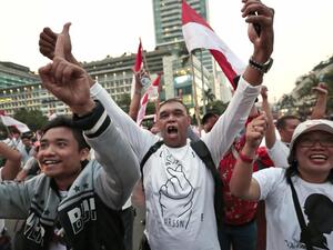 انصار جوكو ويدودو يحتفلون بفوزه في الانتخابات