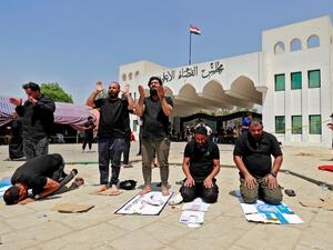 أوامر اعتقال بحق قياديين صدريين مع تفاقم الأزمة في العراق
