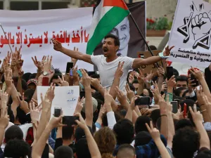 الأردنيون يتظاهرون لليوم الثاني مطالبين بطرد السفير الإسرائيلي
