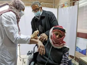 عزوف عن تلقي لقاح كورونا في اوساط فلسطينيي القدس وإسرائيل
