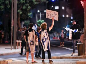 آلاف الإسرائيليين يتظاهرون ضد نتنياهو رغم العزل العام بسبب كورونا