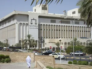 الحكم بات ونهائي، لكنه يحتاج لمصادقة أمير الكويت لتنفيذه