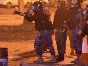 ارتفاع حصيلة المواجهات بين المحتجين وقوات الأمن بلبنان الى 45 جريحا