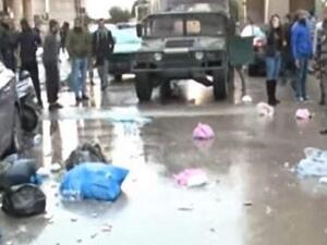 محتجون لبنانيون يلقون اكياس نفايات امام منازل سياسيين بطرابلس