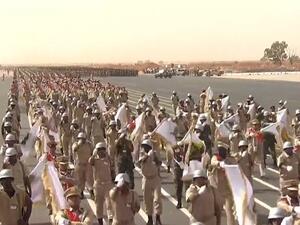 تحطم مقاتلة خلال عرض عسكري لقوات حفتر في بنغازي