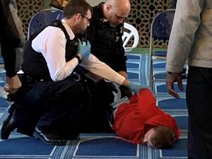 طعن رجل داخل مسجد شمال لندن واعتقال المهاجم