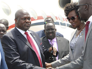 مشار يعود الى جنوب السودان لمحاولة إنقاذ اتفاق السلام 