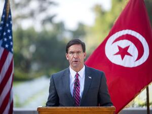 مارك اسبر خلال زيارته لتونس الاربعاء