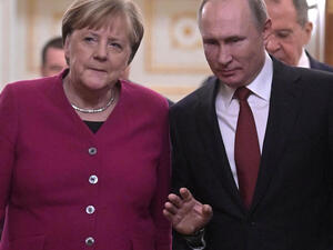 ميركل تعلن استضافة برلين مؤتمرا للسلام بشأن ليبيا