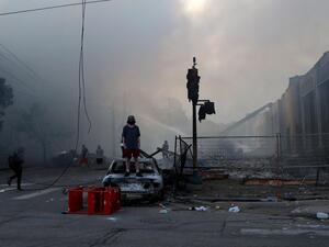 ترامب يلوح بنشر الجيش للتصدي للاحتجاجات في منيابوليس