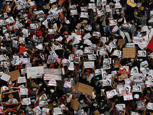 تظاهرات حاشدة في بورما لليوم الخامس رفضا للانقلاب