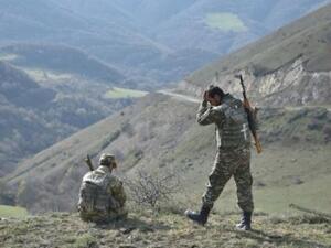 عناصر أرمن يراقبون منطقة شوشة