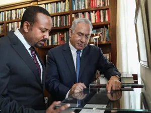 رئيس الوزراء الإسرائيلي بنيامين نتانياهو خلال اجتماع في القدس مع نظيره الأثيوبي آبي أحمد