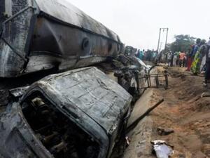 23 قتيلا في نيجيريا جراء انقلاب واشتعال صهريج وقود