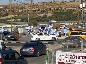 مسيرات استفزازية للمستوطنين بالضفة وإسرائيل ترهن إعمار غزة بعودة أسراها