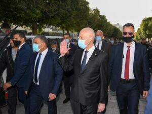 مساء الثلاثاء، تجول سعيد في شارع بورقيبة وسط العاصمة تونس في أول ظهور له منذ حادثة الطرد المشبوه.