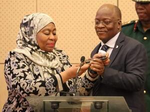 أول مسلمة محجبة ترأس دولة إفريقية