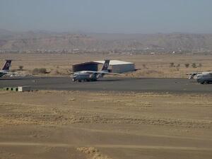 استئناف رحلات الإغاثة لمطار صنعاء بعد توقفها اسبوعا بسبب ضربات التحالف