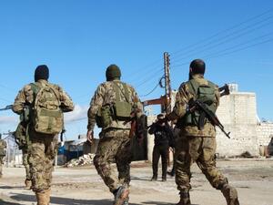 قوات روسية وسورية تدخل سراقب