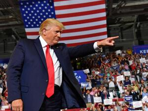 مشهد الهتاف كشف الوجه البشع والمغمس بالكراهية لحملة ترامب للفوز بولاية ثانية 