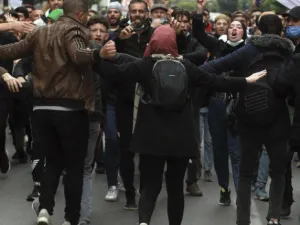 يتقدمها الطلاب.. تظاهرات حاشدة في الجزائر رغم منع المسيرات
