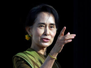 لاجئو الروهينغا في بنغلادش يحتفلون باعتقال سو تشي