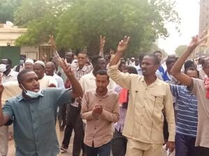 سودانيون يتظاهرون رفضا لإيفاد بعثة أممية الى بلادهم