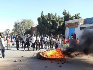 مواجهات بين الشرطة ومحتجين على تردي الأوضاع الاقتصادية بمدينة نيالا