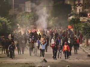 محتجون يقتحمون مبنى ولاية تطاوين التونسية