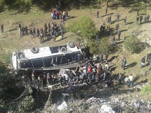 مقتل 22 تونسيا اثر سقوط حافلتهم في واد شمال البلاد